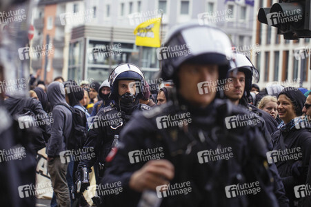 Protest gegen HoGeSa-Demonstration in Köln