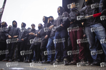 Protest gegen HoGeSa-Demonstration in Köln