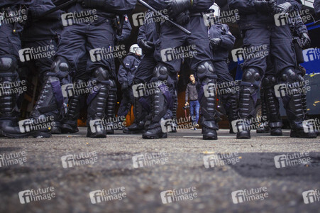 Protest gegen HoGeSa-Demonstration in Köln