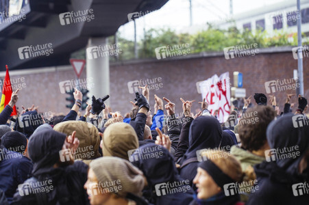 Protest gegen HoGeSa-Demonstration in Köln