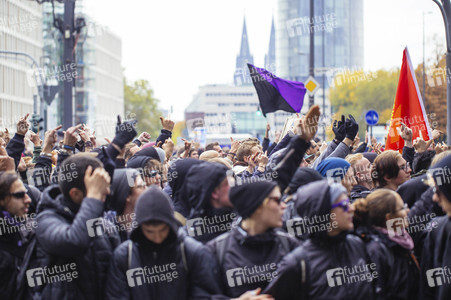 Protest gegen HoGeSa-Demonstration in Köln