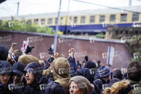 Protest gegen HoGeSa-Demonstration in Köln