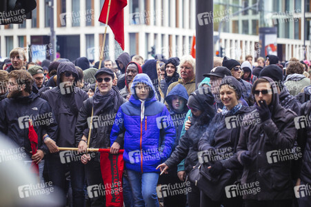 Protest gegen HoGeSa-Demonstration in Köln
