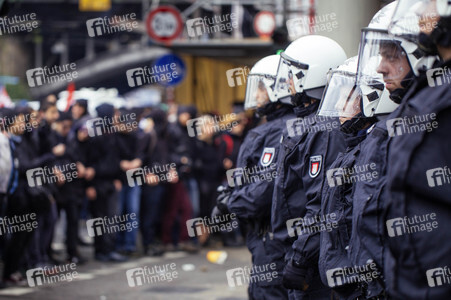 Protest gegen HoGeSa-Demonstration in Köln