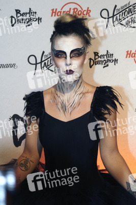 Halloween Party by Natascha Ochsenknecht im Berlin Dungeon