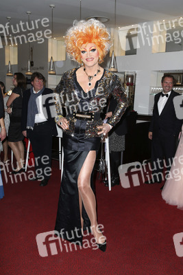 Goldene Bild der Frau 2015 in Hamburg