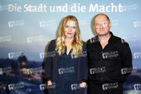 Fototermin zur TV-Serie  'Die Stadt und die Macht' in Hamburg