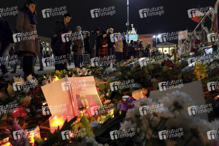 Berlin in Trauer um Opfer der Terroranschläge in Paris