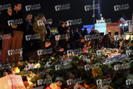 Berlin in Trauer um Opfer der Terroranschläge in Paris