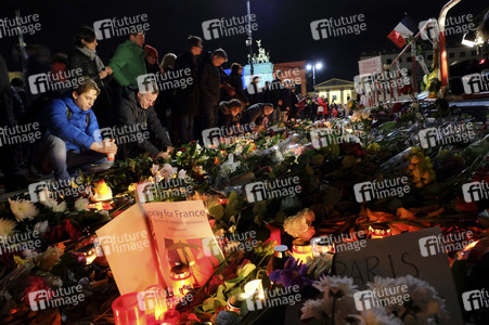 Berlin in Trauer um Opfer der Terroranschläge in Paris