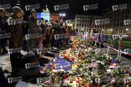 Berlin in Trauer um Opfer der Terroranschläge in Paris