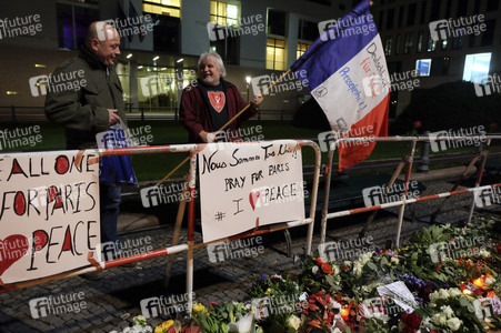 Berlin in Trauer um Opfer der Terroranschläge in Paris