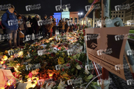 Berlin in Trauer um Opfer der Terroranschläge in Paris