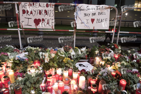 Berlin in Trauer um Opfer der Terroranschläge in Paris