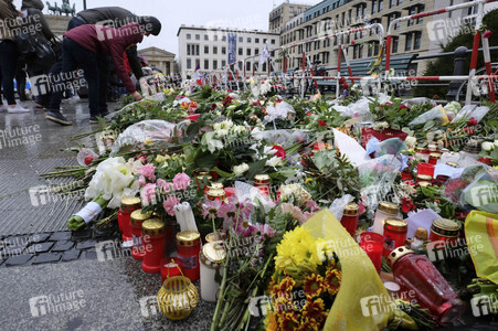 Berlin in Trauer um Opfer der Terroranschläge in Paris