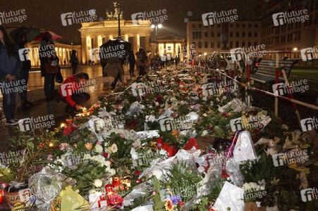 Berlin in Trauer um Opfer der Terroranschläge in Paris