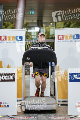 Fototermin zur '24 h Laufband-Challenge' in Köln