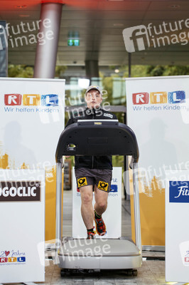 Fototermin zur '24 h Laufband-Challenge' in Köln