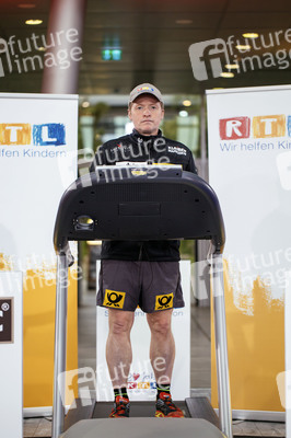 Fototermin zur '24 h Laufband-Challenge' in Köln