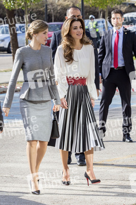 Königin Letizia und Königin Rania besuchen das Centro de Biologia Molecular Severo Ochoa in Madrid