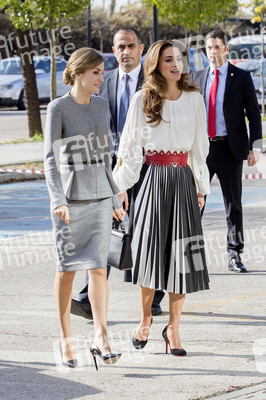 Königin Letizia und Königin Rania besuchen das Centro de Biologia Molecular Severo Ochoa in Madrid
