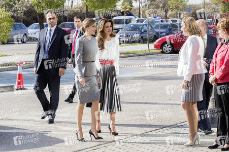 Königin Letizia und Königin Rania besuchen das Centro de Biologia Molecular Severo Ochoa in Madrid