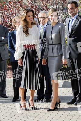 Königin Letizia und Königin Rania besuchen das Centro de Biologia Molecular Severo Ochoa in Madrid