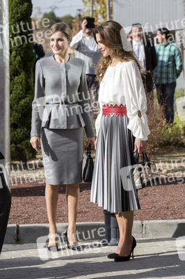 Königin Letizia und Königin Rania besuchen das Centro de Biologia Molecular Severo Ochoa in Madrid
