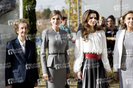 Königin Letizia und Königin Rania besuchen das Centro de Biologia Molecular Severo Ochoa in Madrid