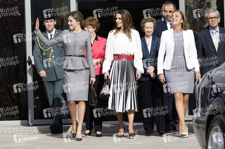 Königin Letizia und Königin Rania besuchen das Centro de Biologia Molecular Severo Ochoa in Madrid
