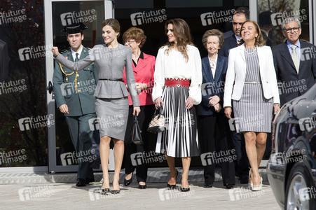 Königin Letizia und Königin Rania besuchen das Centro de Biologia Molecular Severo Ochoa in Madrid