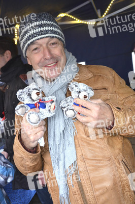 Teddybären Charity Verkauf der 'Sturm der Liebe' Stars in München