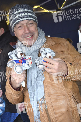 Teddybären Charity Verkauf der 'Sturm der Liebe' Stars in München
