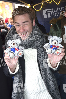 Teddybären Charity Verkauf der 'Sturm der Liebe' Stars in München
