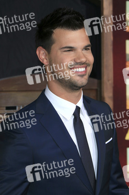 Filmpremiere 'The Ridiculous 6' in Universal City