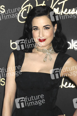 Dita Von Teese Autogrammstunde in New York