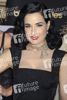 Dita Von Teese Autogrammstunde in New York