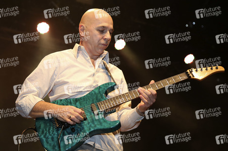 Peter Legat, Guitarre, Frontrunner der Count Basic