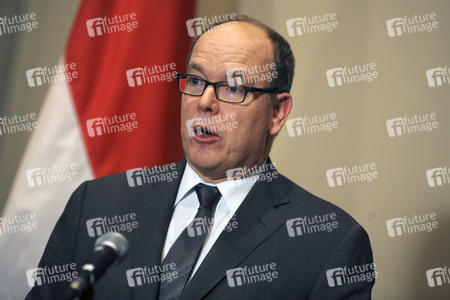 Albert von Monaco übergibt ein Gemälde an die UN in New York