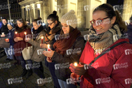 Lichterkette für Frieden und Toleranz in Berlin