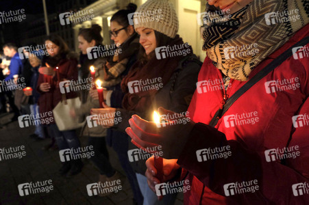 Lichterkette für Frieden und Toleranz in Berlin