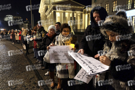 Lichterkette für Frieden und Toleranz in Berlin
