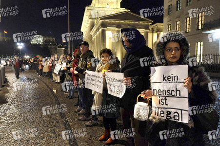 Lichterkette für Frieden und Toleranz in Berlin