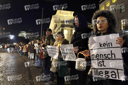 Lichterkette für Frieden und Toleranz in Berlin