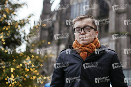 Pro-NRW Kundgebung und linke Gegendemo in Köln