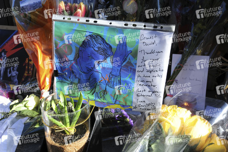 Trauerbekundung vor dem Apartment von David Bowie in New York