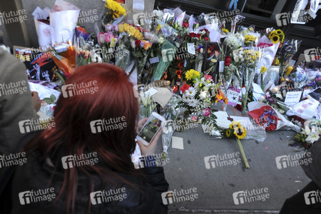 Trauerbekundung vor dem Apartment von David Bowie in New York