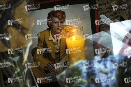 Trauerbekundung vor dem Apartment von David Bowie in New York