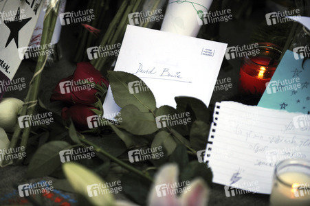 Trauerbekundung vor dem Apartment von David Bowie in New York