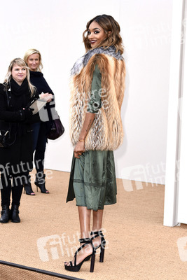 Burberry Menswear A/W 16 Fashion Show in London